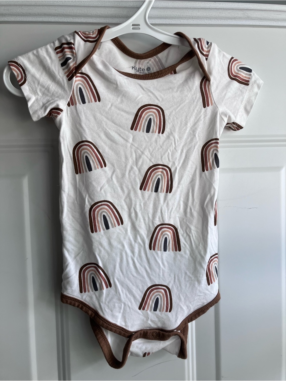 Kyte baby bamboo brown rainbow short sleeve body suit 18-24 months